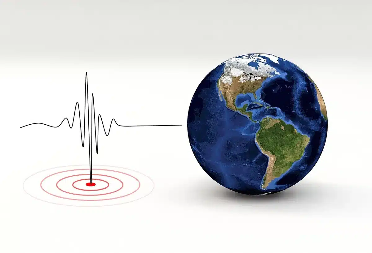 Sismógrafo registrando actividad sísmica con ondas de terremoto